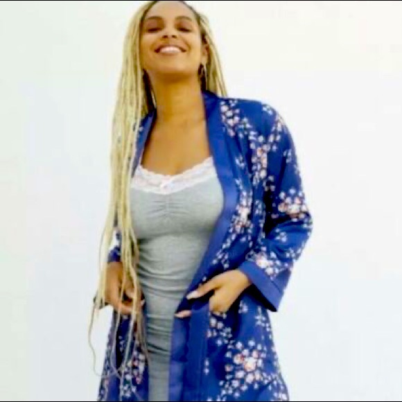 🌸MORGAN LANE Allie Robe In Navy Floral - Various Sizes🌸 - Picture 8 of 11